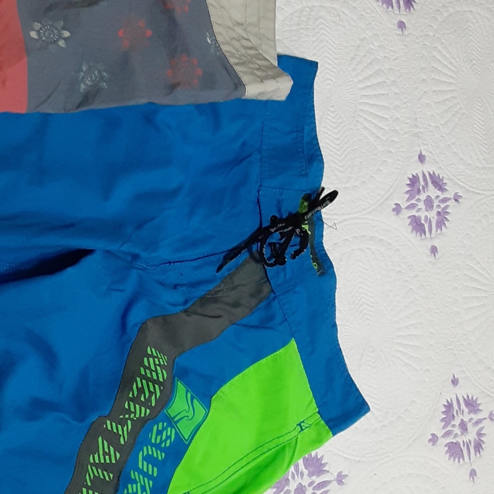 Shorts - Picture 2 of 3